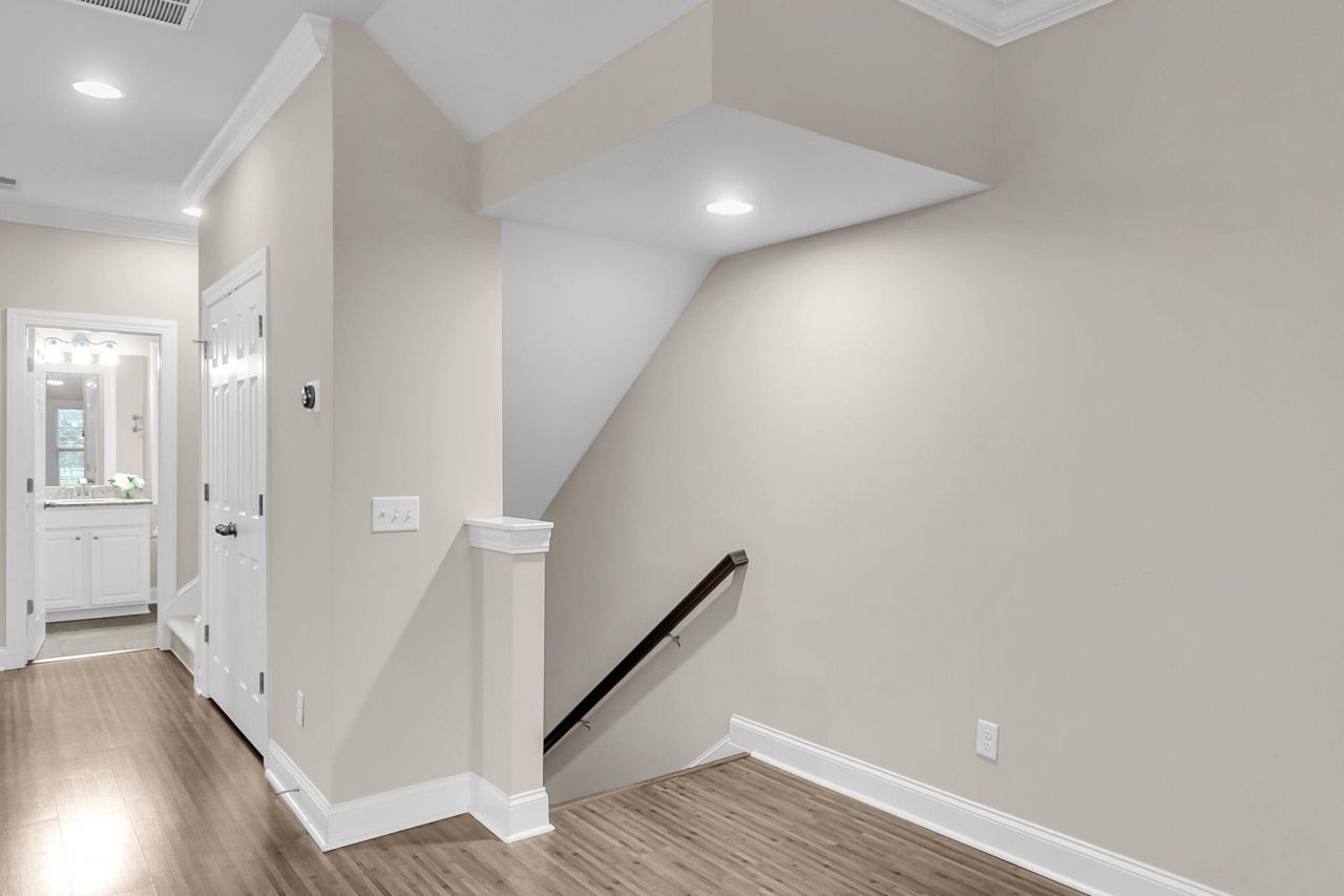 4017 Hartland Street Photo 6