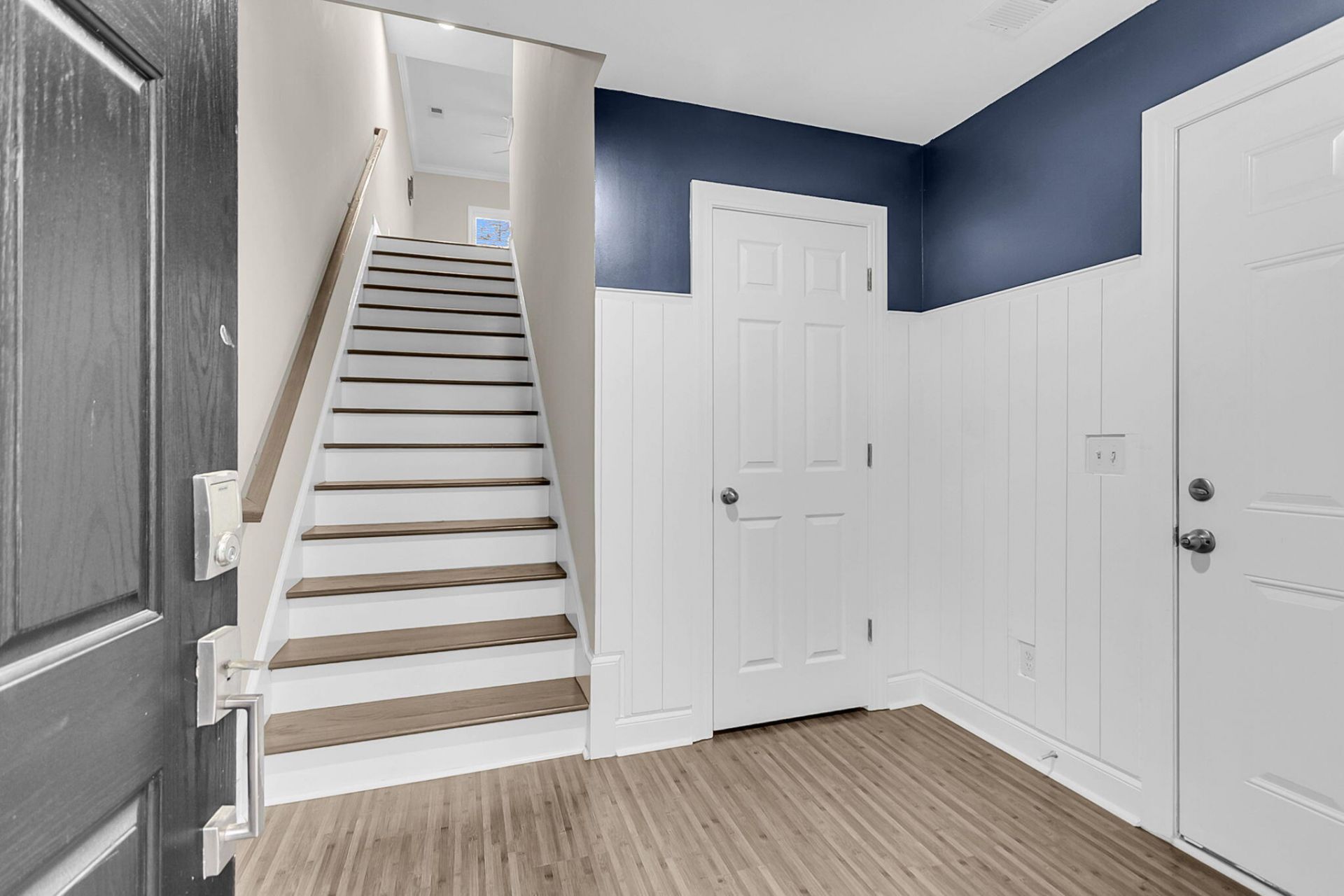 4017 Hartland Street Photo 7