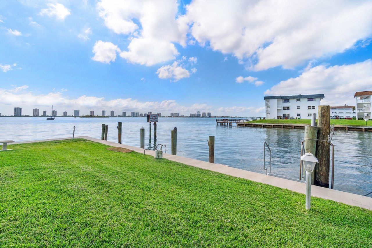 100 Paradise Harbour Boulevard, Unit 212, North Palm Beach, FL 33408 Photo