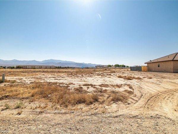 1611 S Enchanted Mesa Street , Pahrump, NV 89048