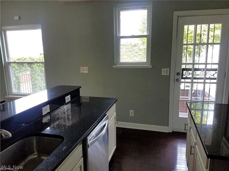 1429 W 38th Street, Cleveland, OH 44113 Photo 3
