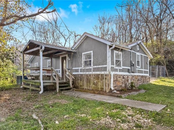 1872 Double Springs Road , Fayetteville, AR 72704