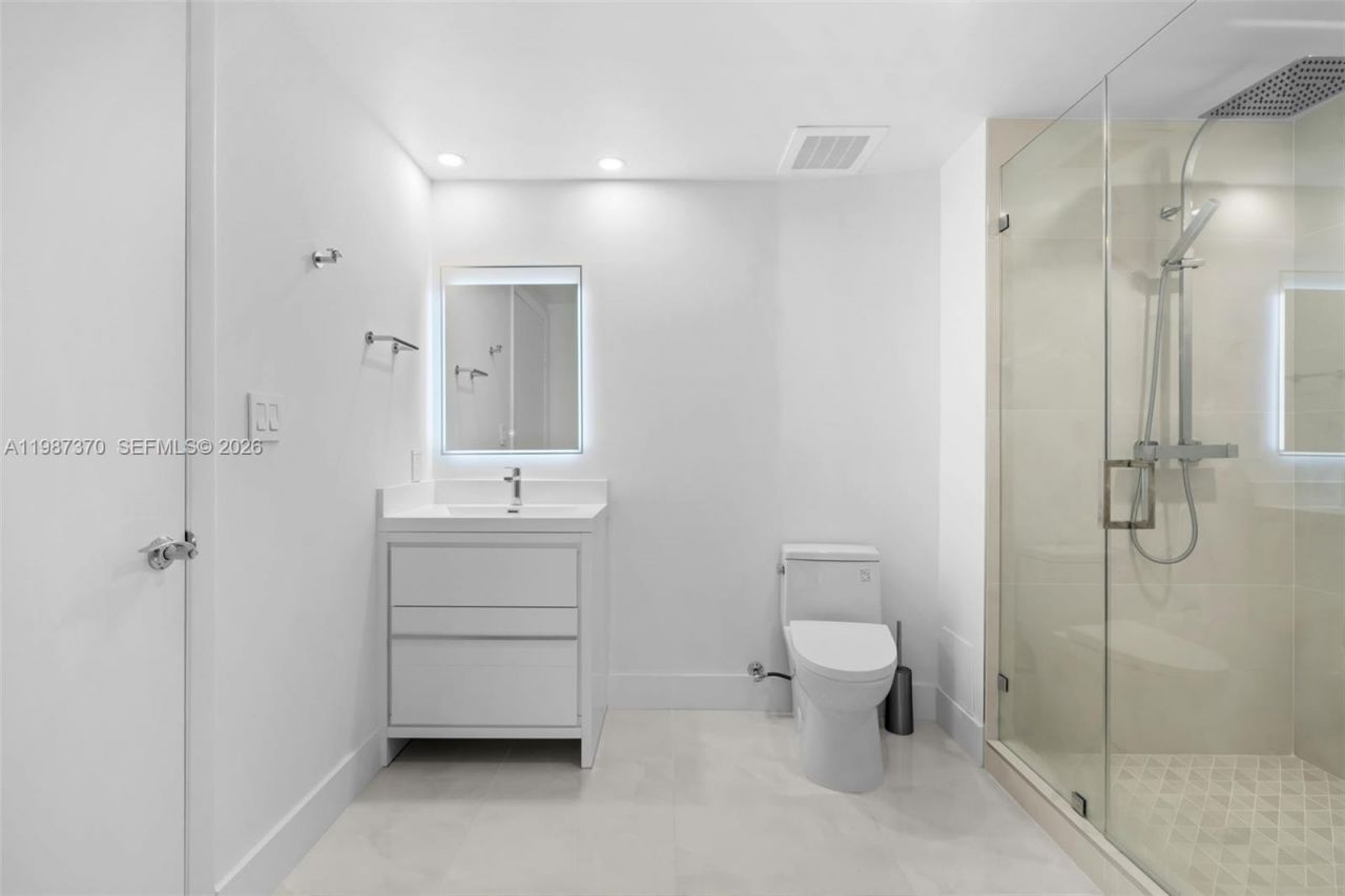 1850 S Ocean Dr, Unit 4206, Hallandale Beach, FL 33009 Photo