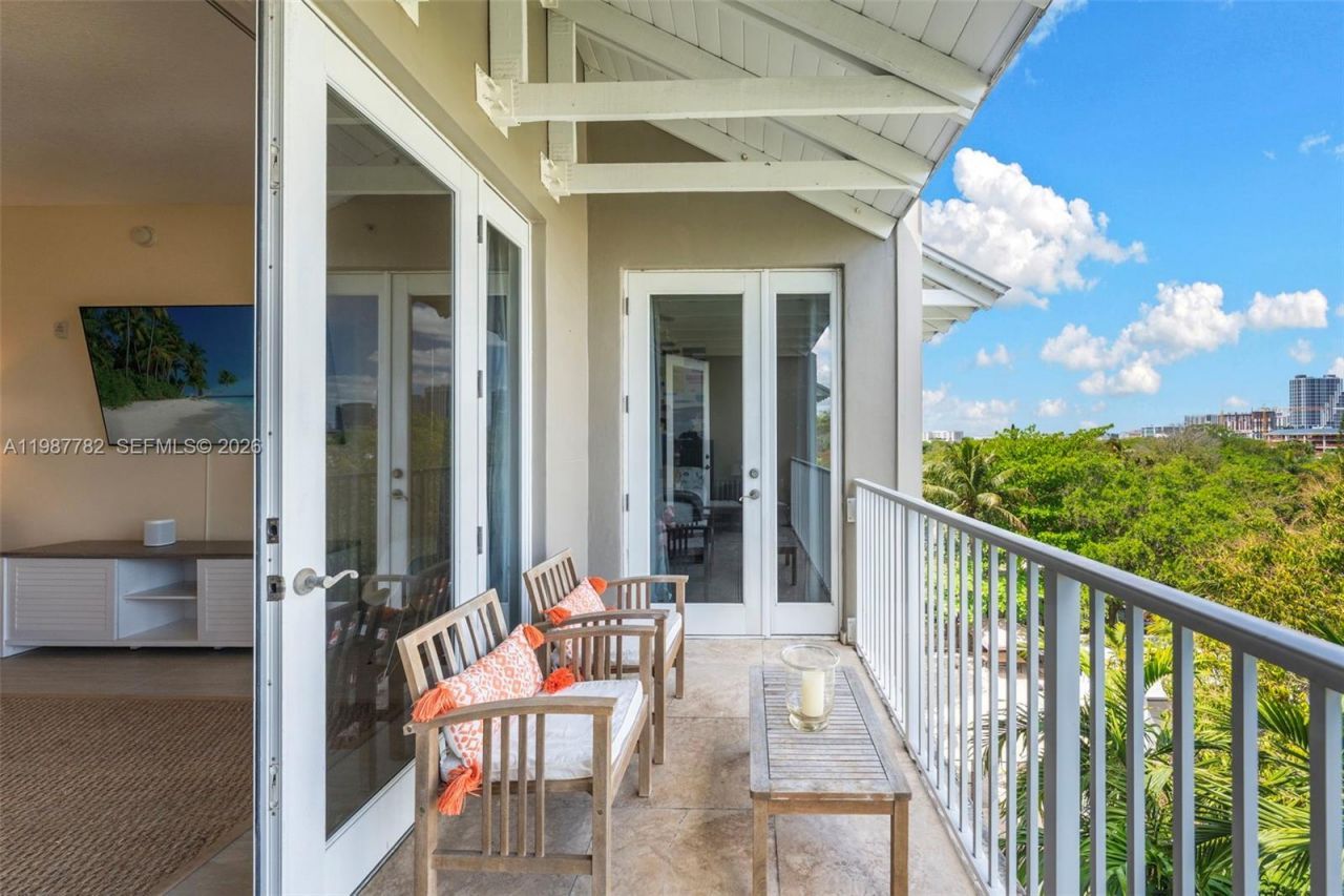 3540 Main Hwy, Unit PH04, Miami, FL 33133 Photo