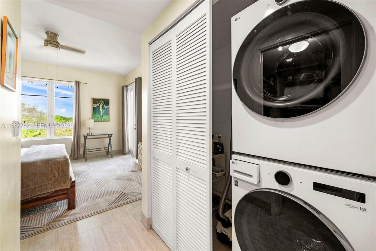 3540 Main Hwy, Unit PH04, Miami, FL 33133 Photo