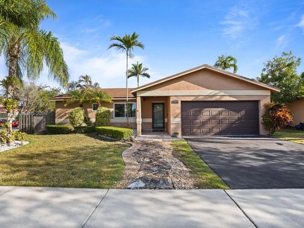 16941 Royal Poinciana Dr , Weston, FL 33326