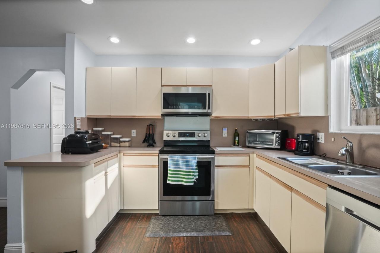 16941 Royal Poinciana Dr , Weston, FL 33326 Photo