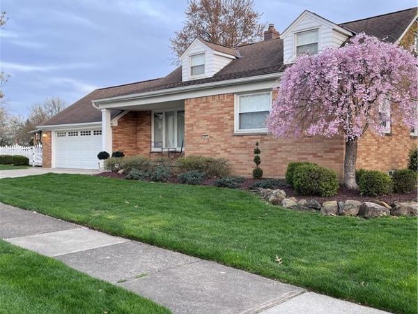 16879 Brinbourne Avenue , Middleburg Heights, OH 44130