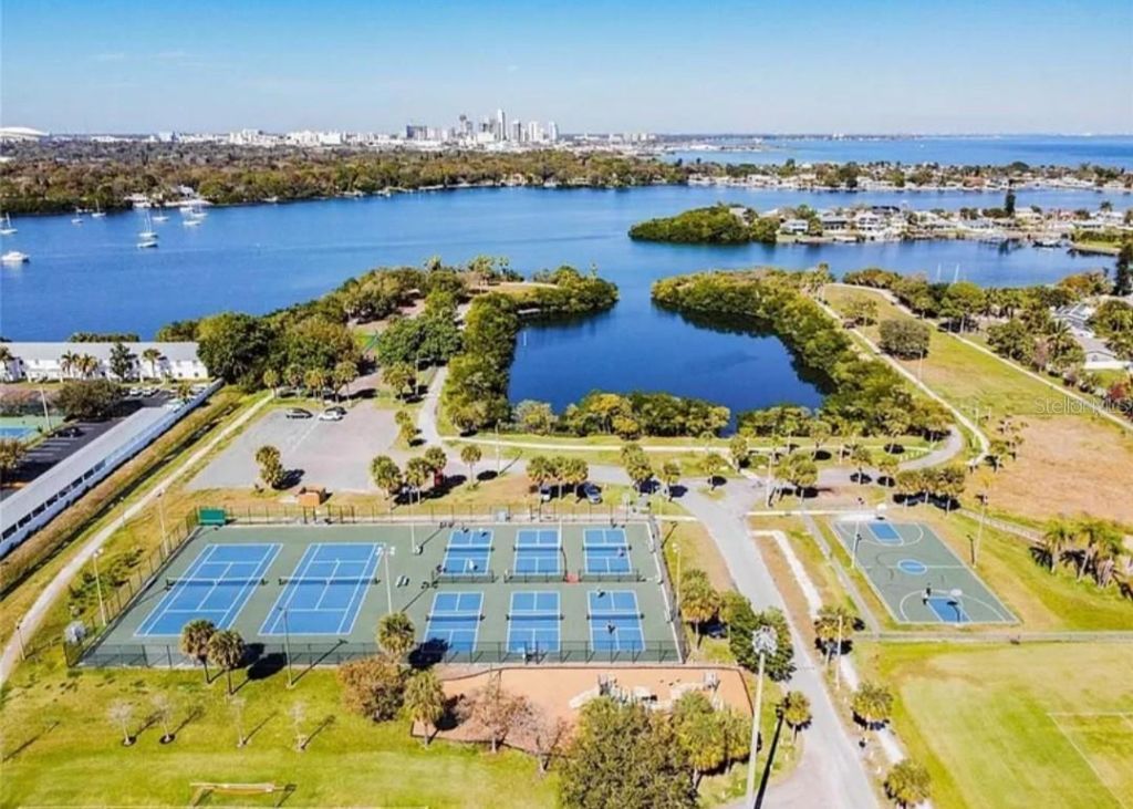 213 Seahorse Drive Se, Unit D, Saint Petersburg, FL 33705 Photo