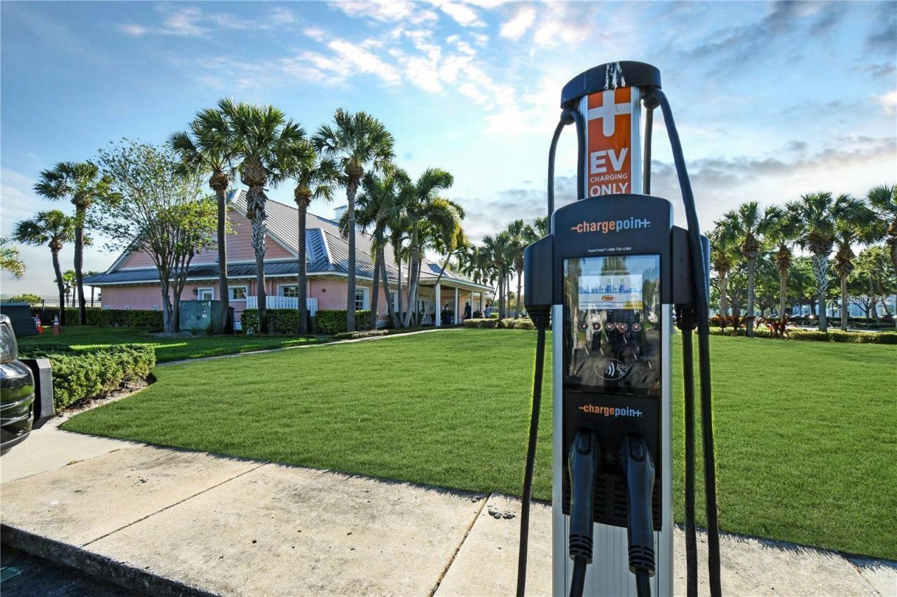 213 Seahorse Drive Se, Unit D, Saint Petersburg, FL 33705 Photo