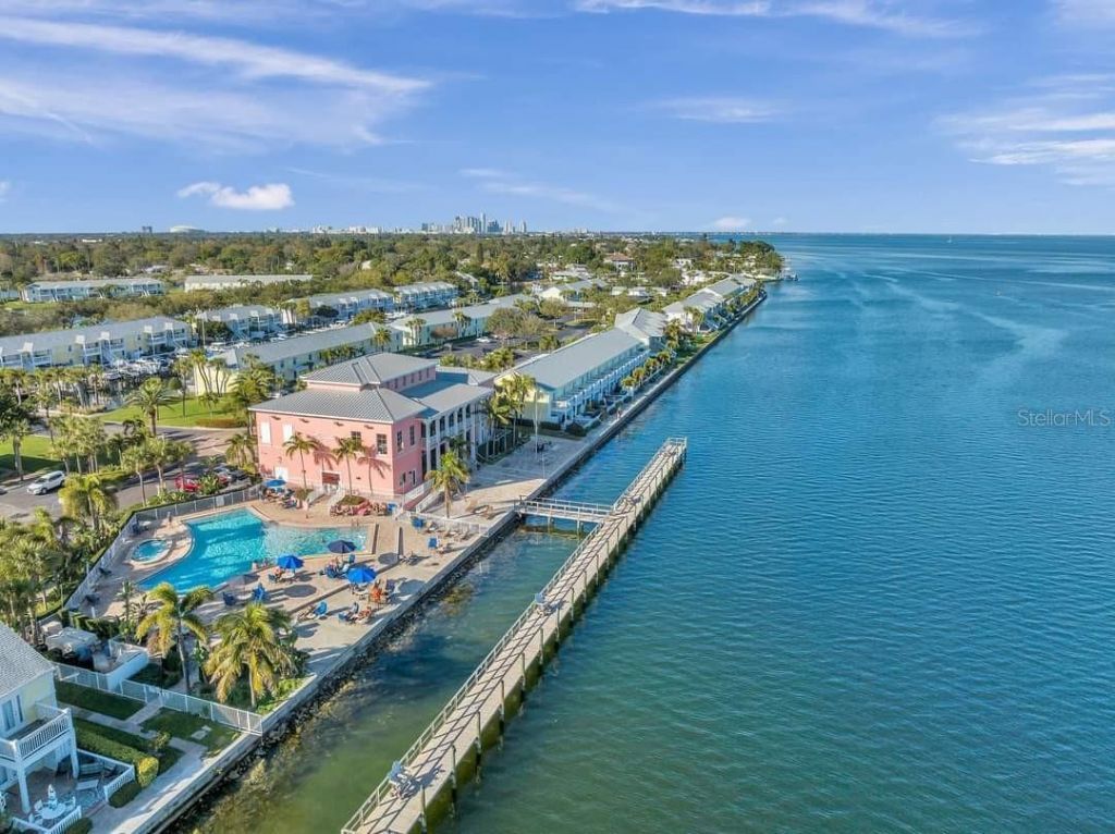 213 Seahorse Drive Se, Unit D, Saint Petersburg, FL 33705 Photo