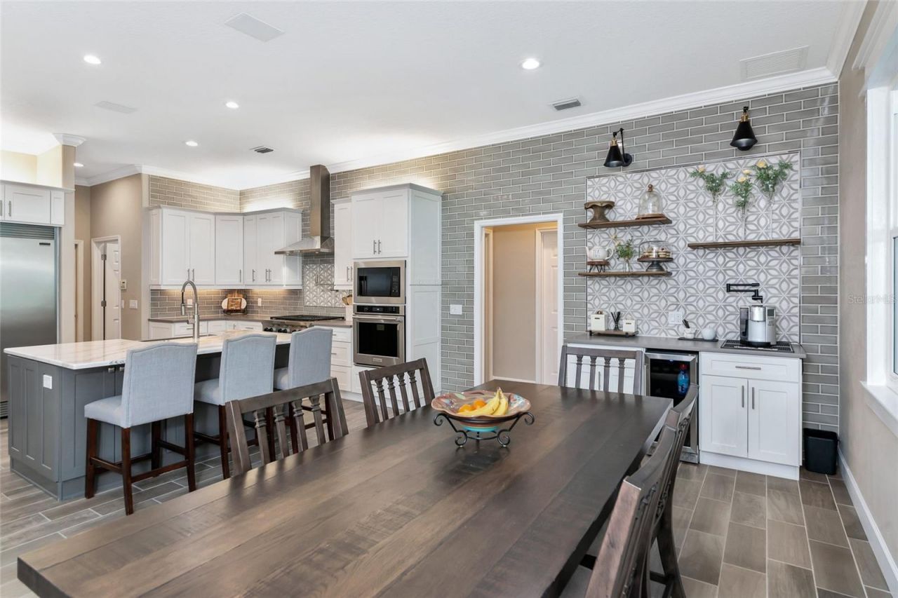 702 Woodview Way, Bradenton, FL 34212 Photo