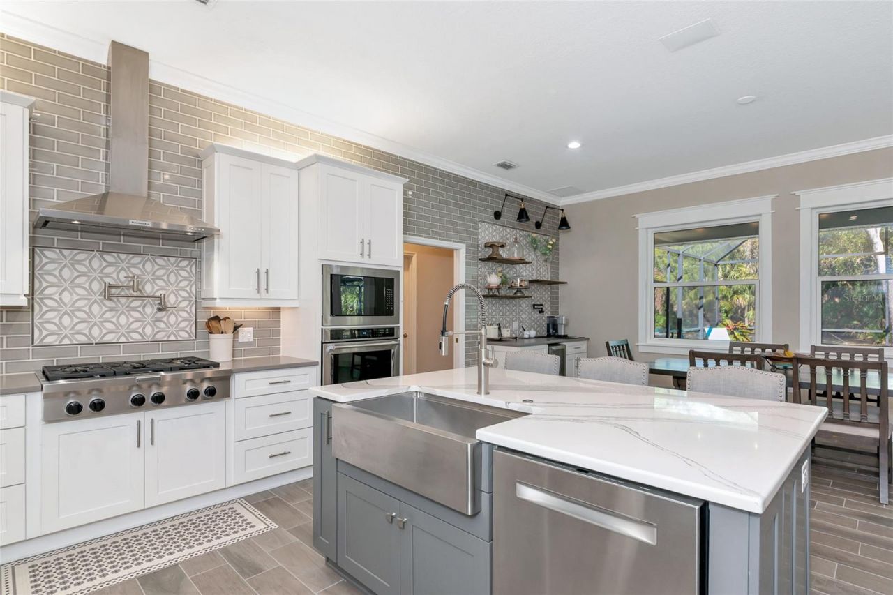 702 Woodview Way, Bradenton, FL 34212 Photo