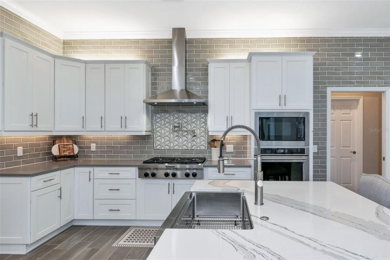 702 Woodview Way, Bradenton, FL 34212 Photo