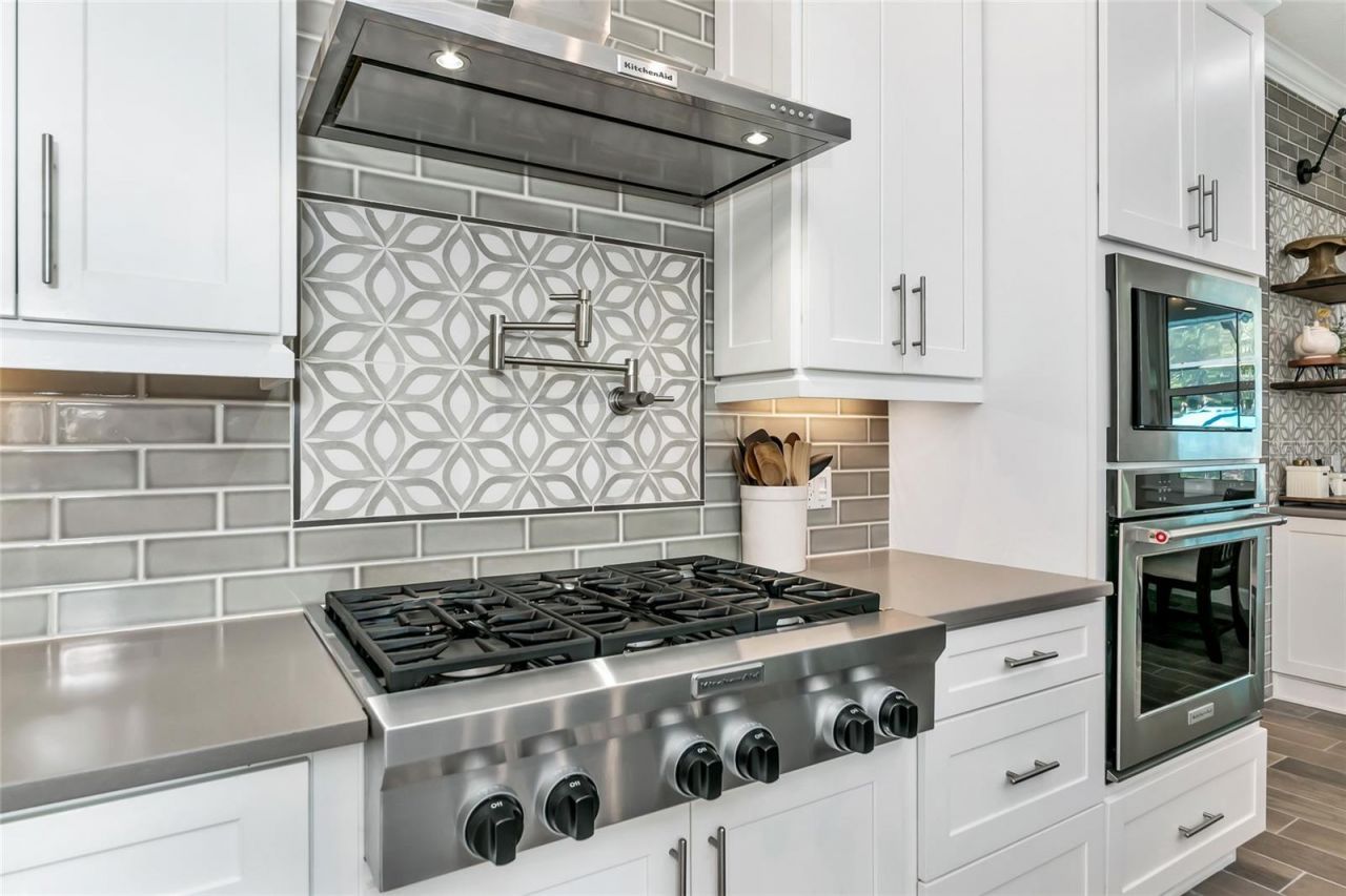 702 Woodview Way, Bradenton, FL 34212 Photo