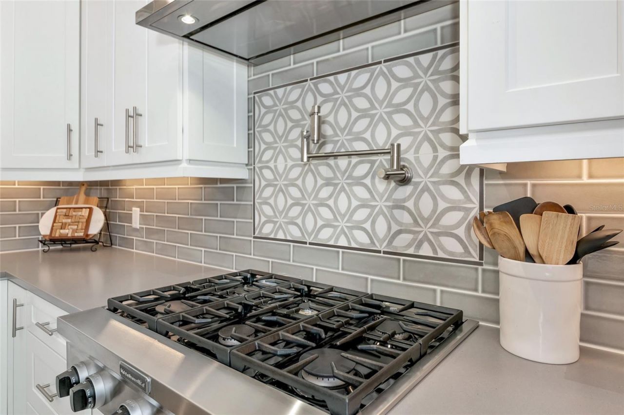 702 Woodview Way, Bradenton, FL 34212 Photo