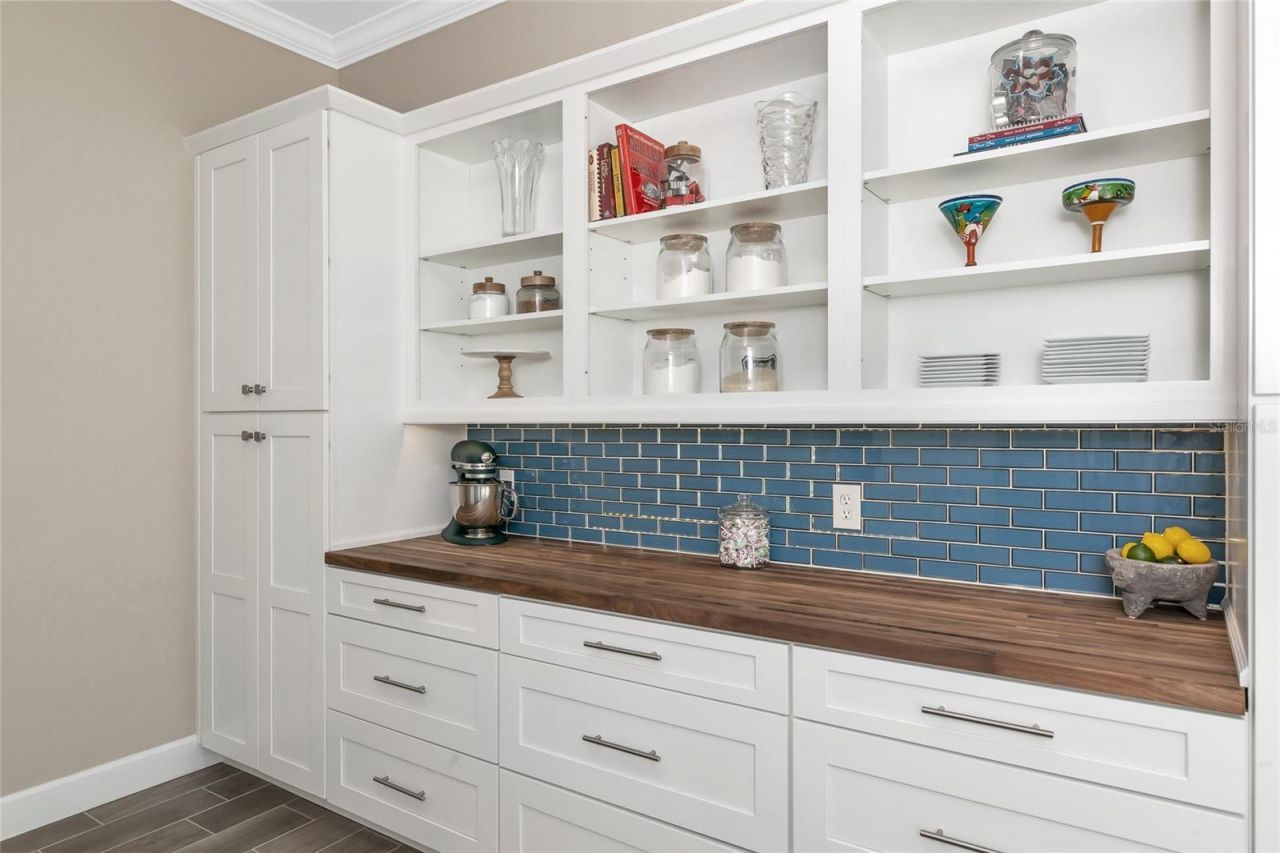 702 Woodview Way, Bradenton, FL 34212 Photo