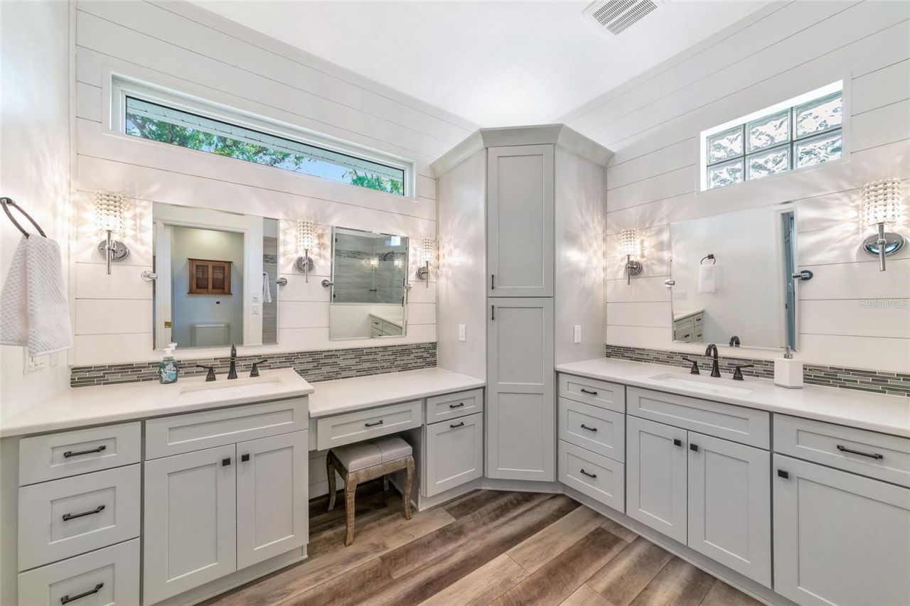 702 Woodview Way, Bradenton, FL 34212 Photo