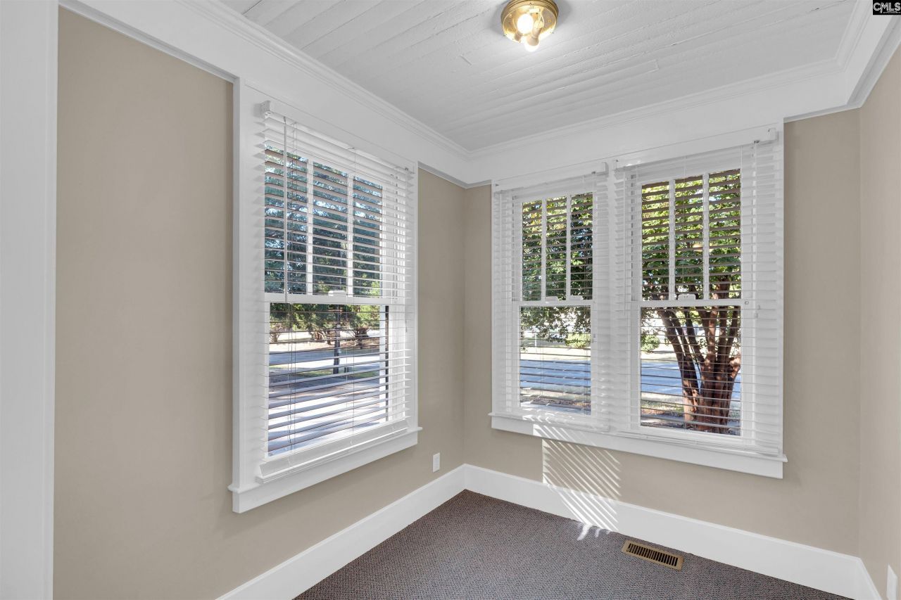 715 W Dekalb Street  Photo 32