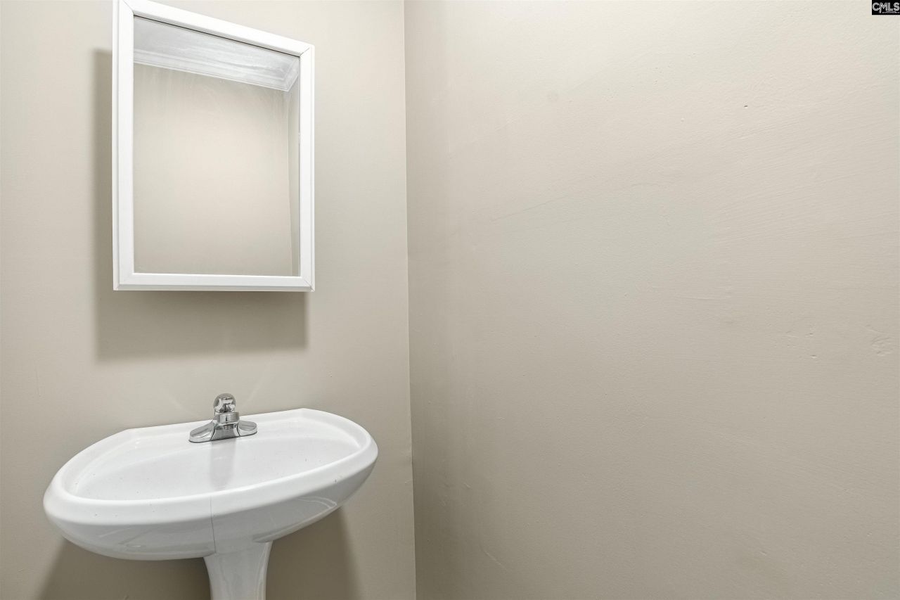 715 W Dekalb Street  Photo 33