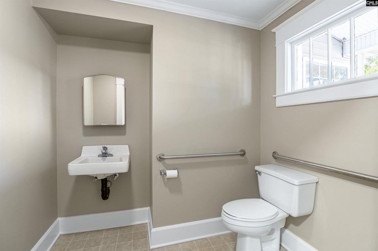 715 W Dekalb Street  Photo 34