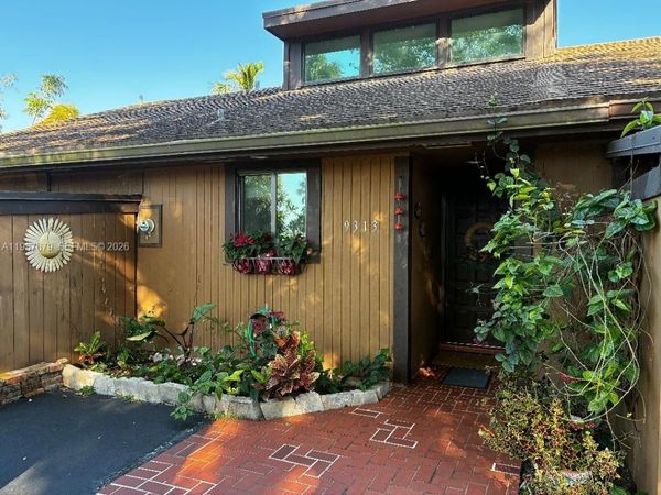 9313 SW 130th St , Miami, FL 33176