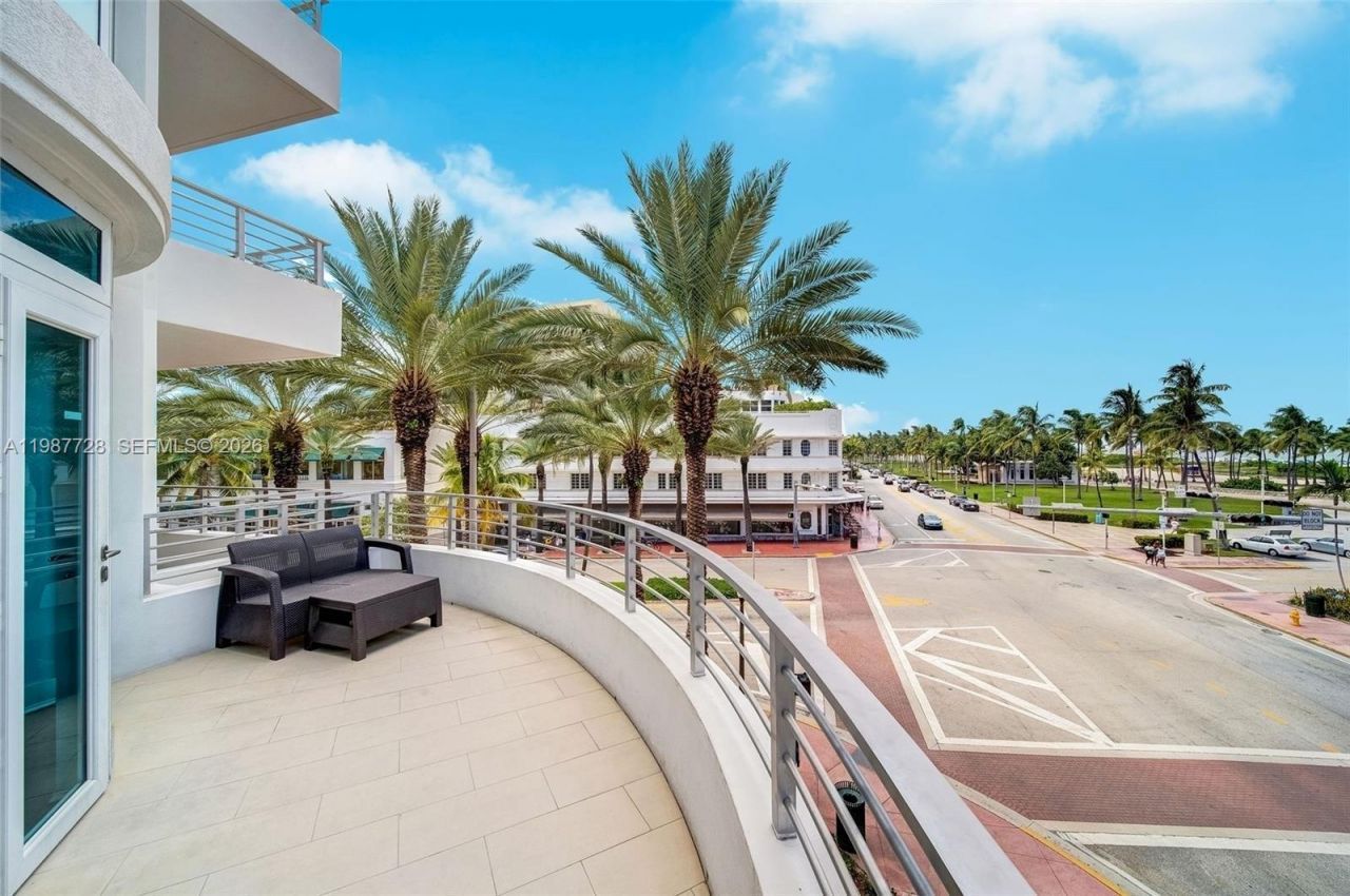 448 Ocean Dr , Unit 302, Miami Beach, FL 33139 Photo