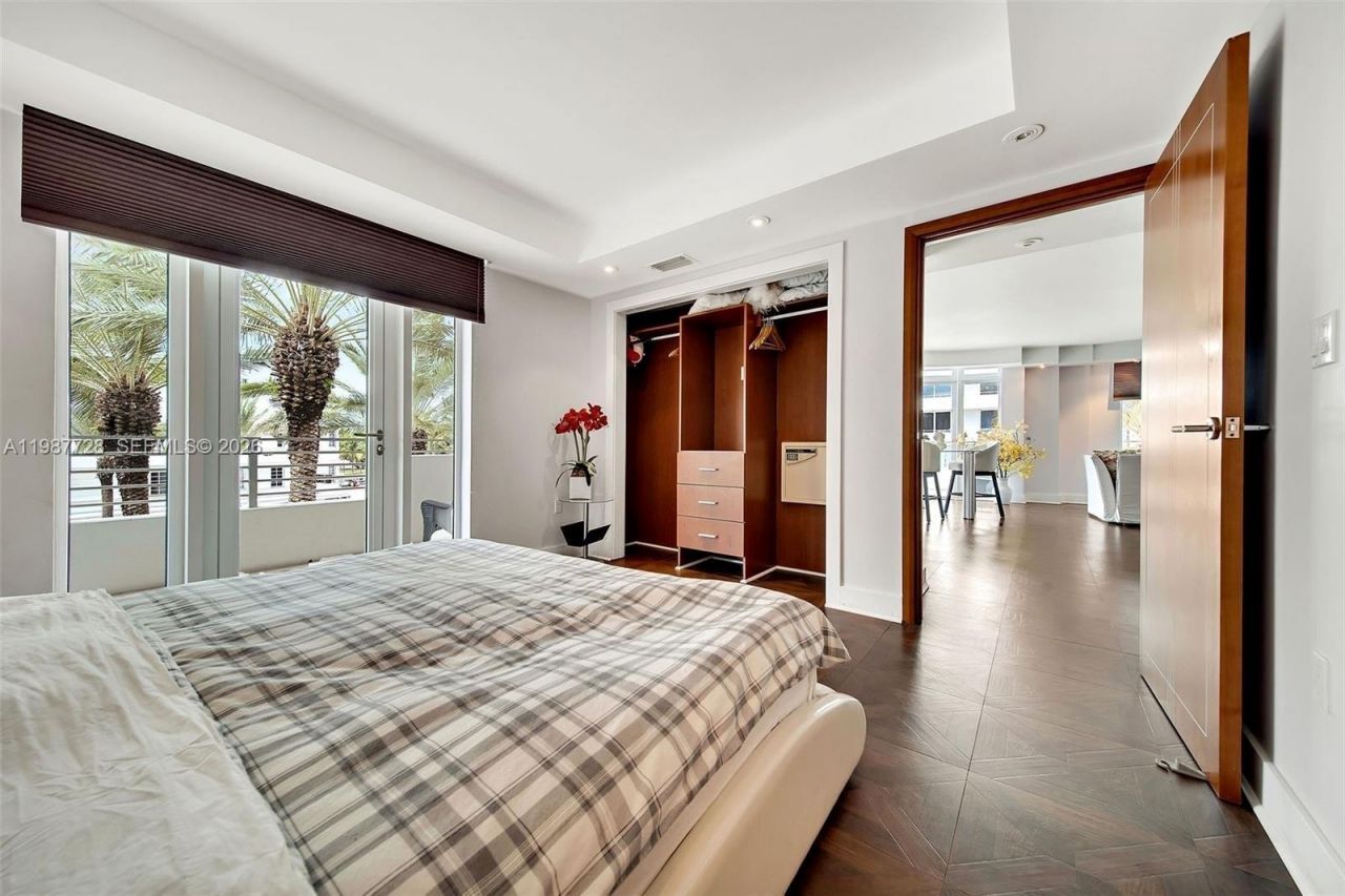 448 Ocean Dr , Unit 302, Miami Beach, FL 33139 Photo