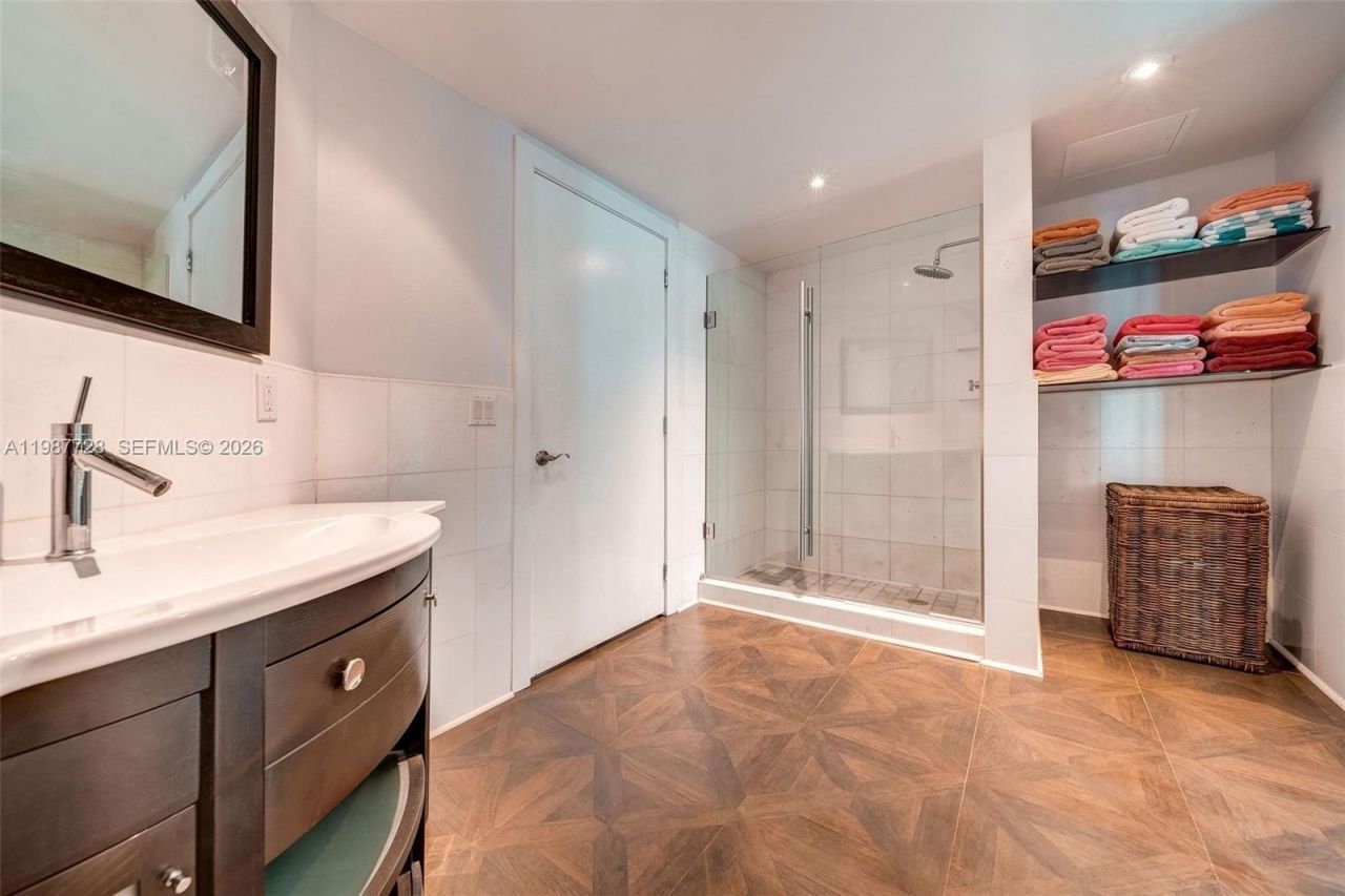 448 Ocean Dr , Unit 302, Miami Beach, FL 33139 Photo