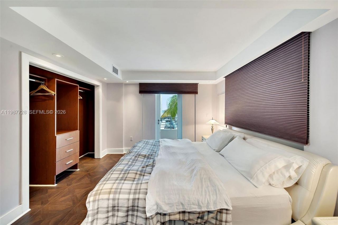 448 Ocean Dr , Unit 302, Miami Beach, FL 33139 Photo