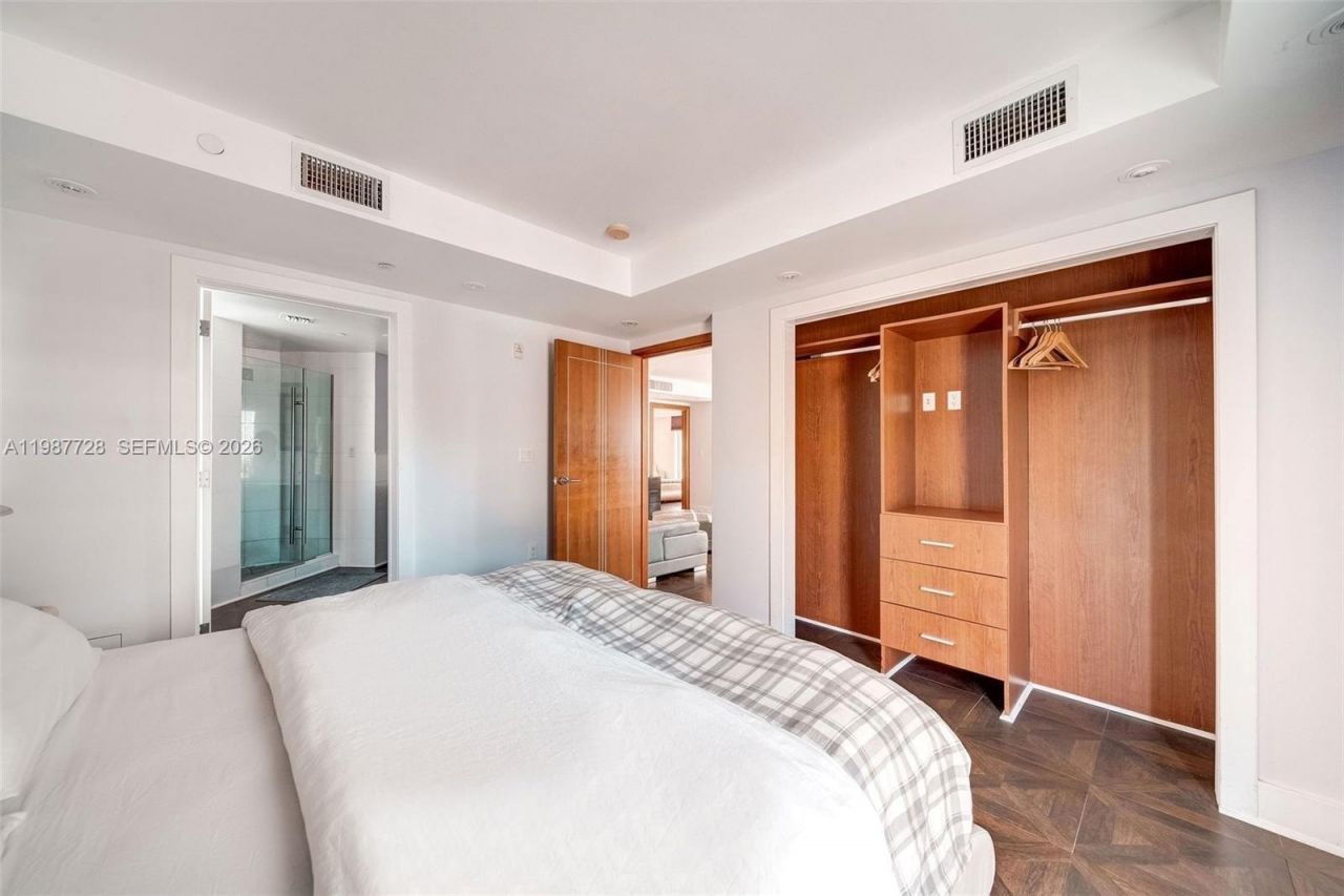 448 Ocean Dr , Unit 302, Miami Beach, FL 33139 Photo