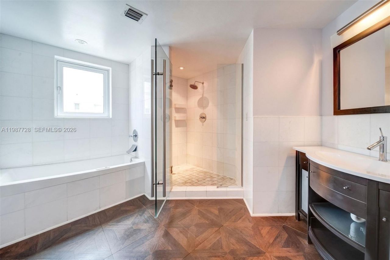 448 Ocean Dr , Unit 302, Miami Beach, FL 33139 Photo