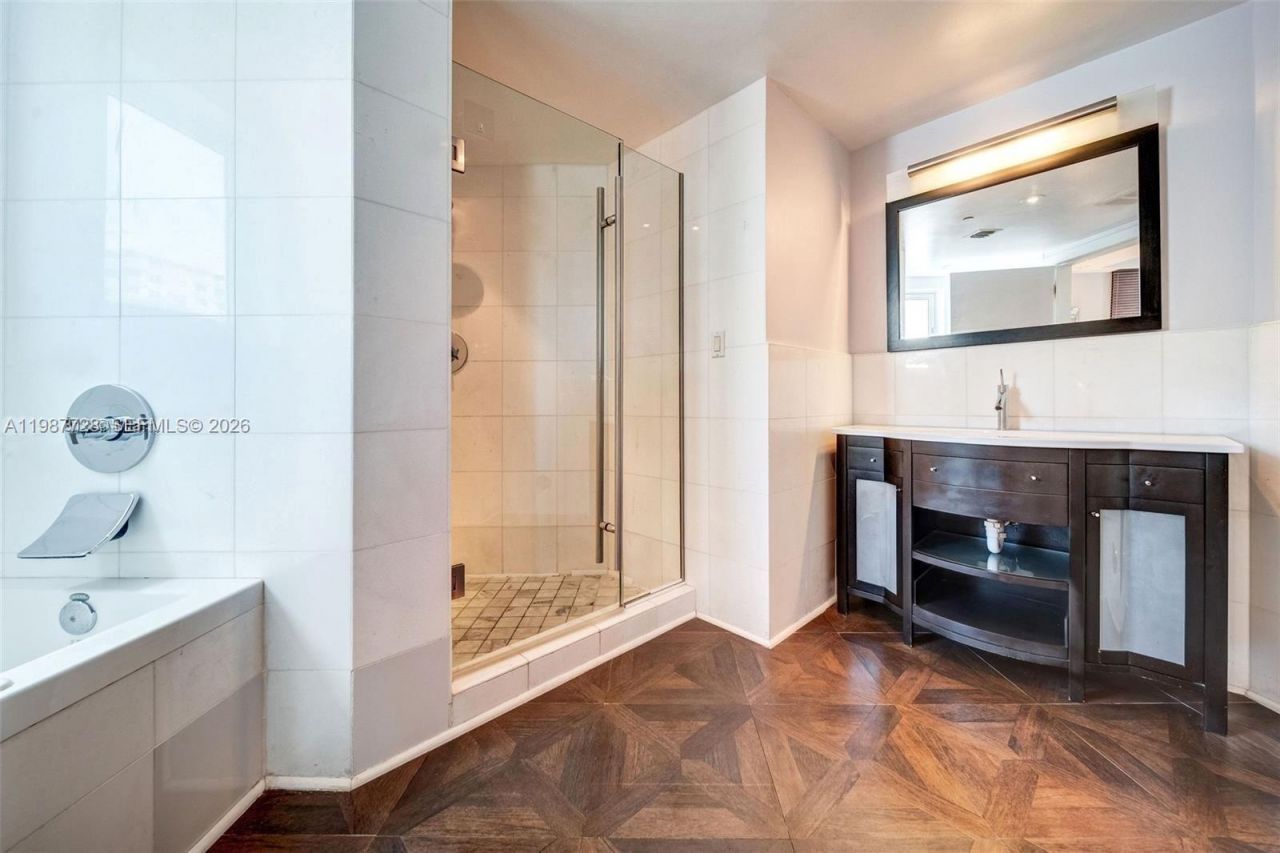 448 Ocean Dr , Unit 302, Miami Beach, FL 33139 Photo