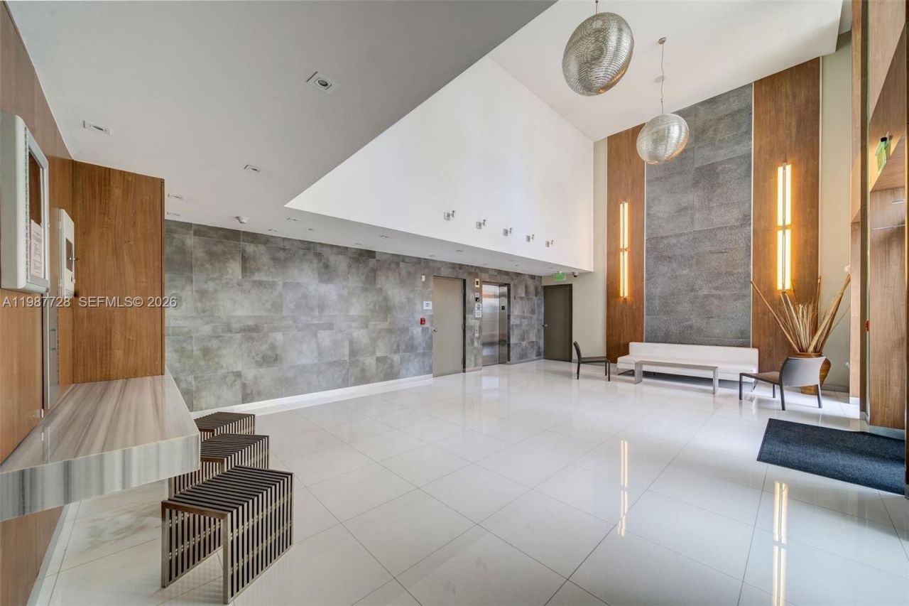 448 Ocean Dr , Unit 302, Miami Beach, FL 33139 Photo