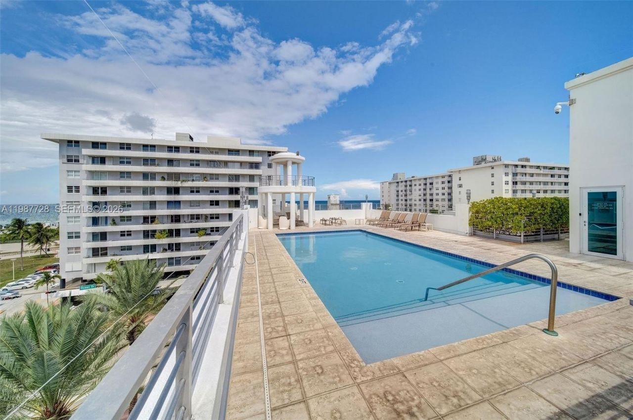 448 Ocean Dr , Unit 302, Miami Beach, FL 33139 Photo