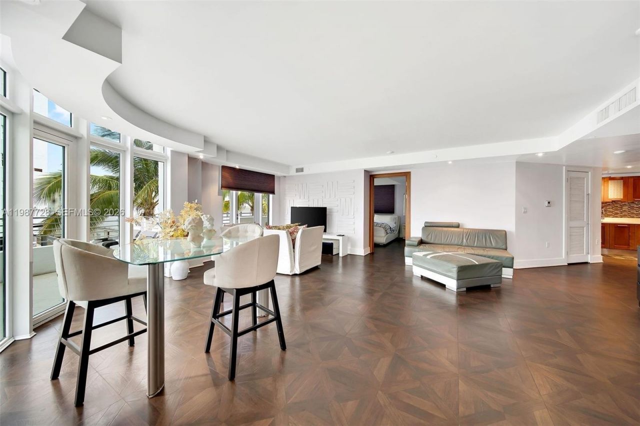 448 Ocean Dr , Unit 302, Miami Beach, FL 33139 Photo