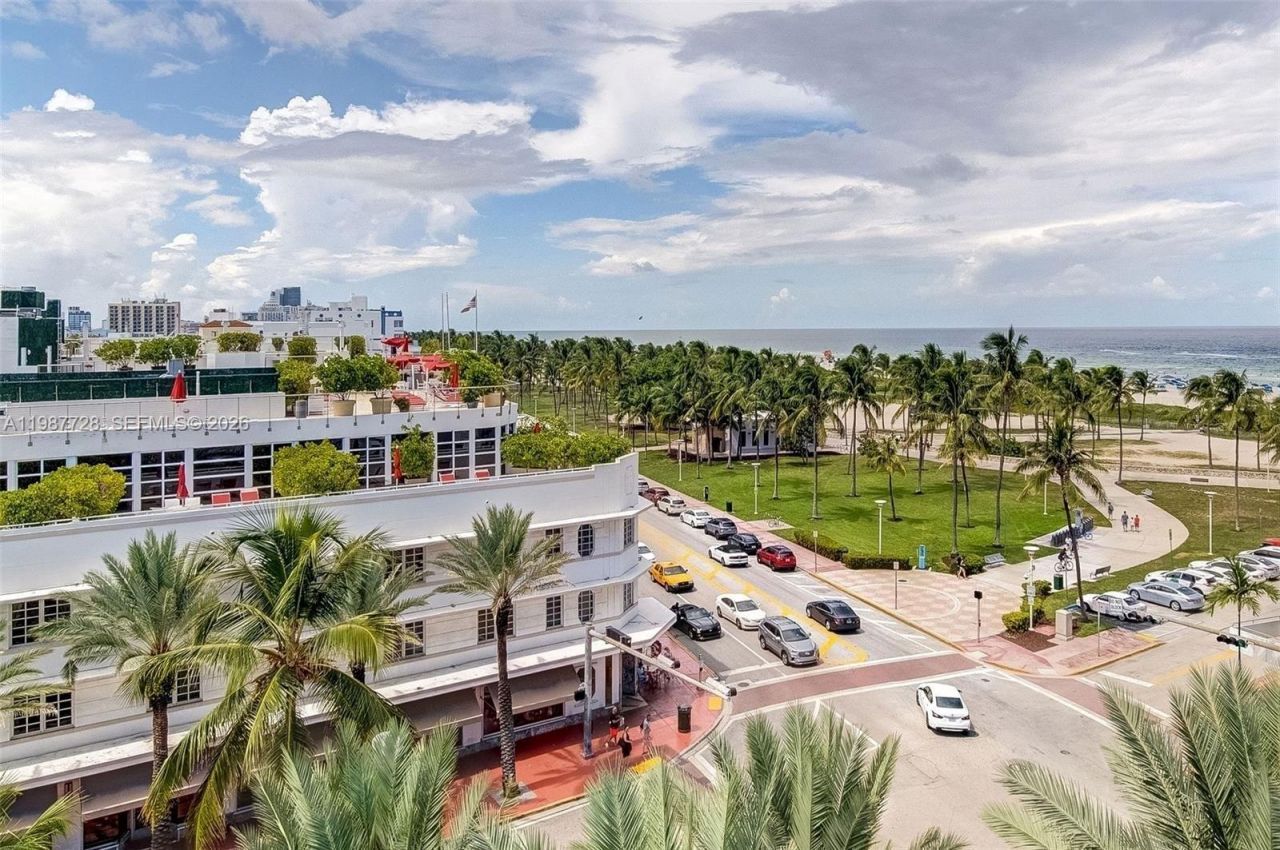 448 Ocean Dr , Unit 302, Miami Beach, FL 33139 Photo
