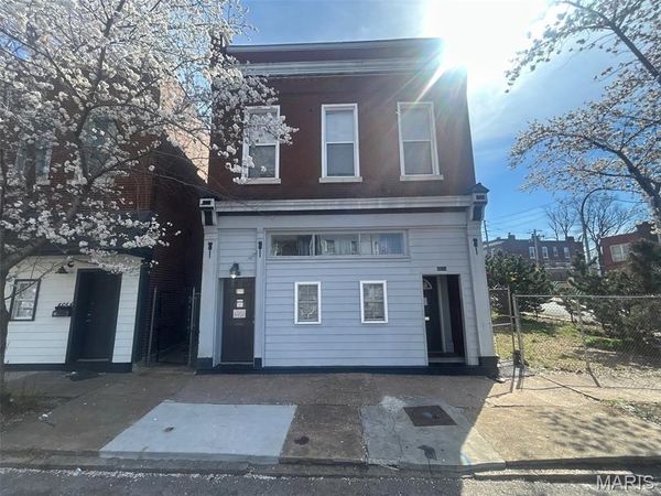 4656 Virginia Avenue , St Louis, MO 63111