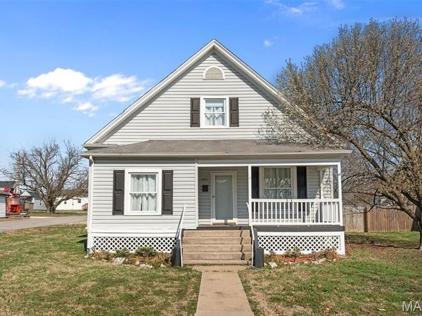 301 E Maple Street, Wentzville, MO 63385