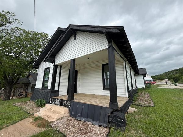 915 NE 1st Street, Mineral Wells, TX 76067