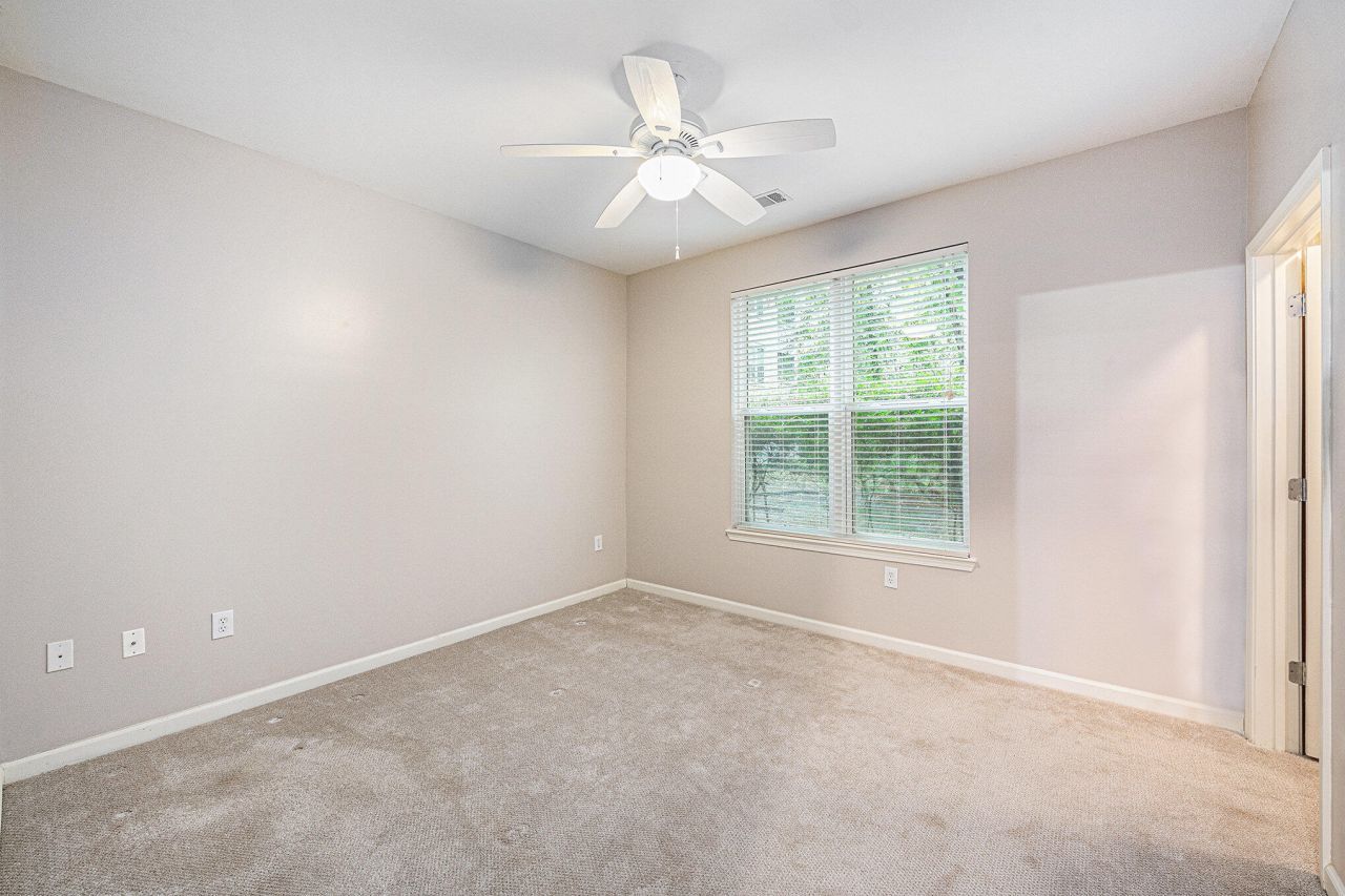 300 Bucksley Lane Photo 10