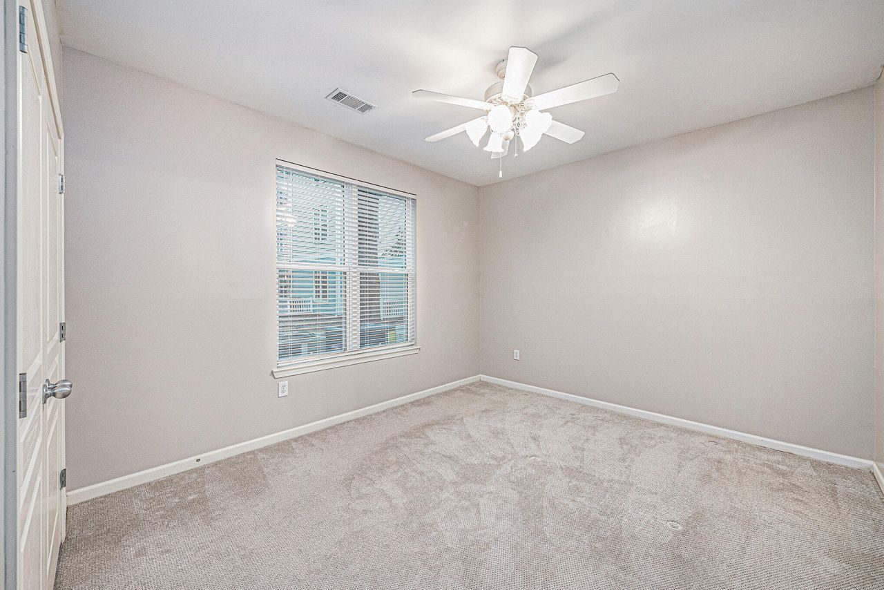 300 Bucksley Lane Photo 12