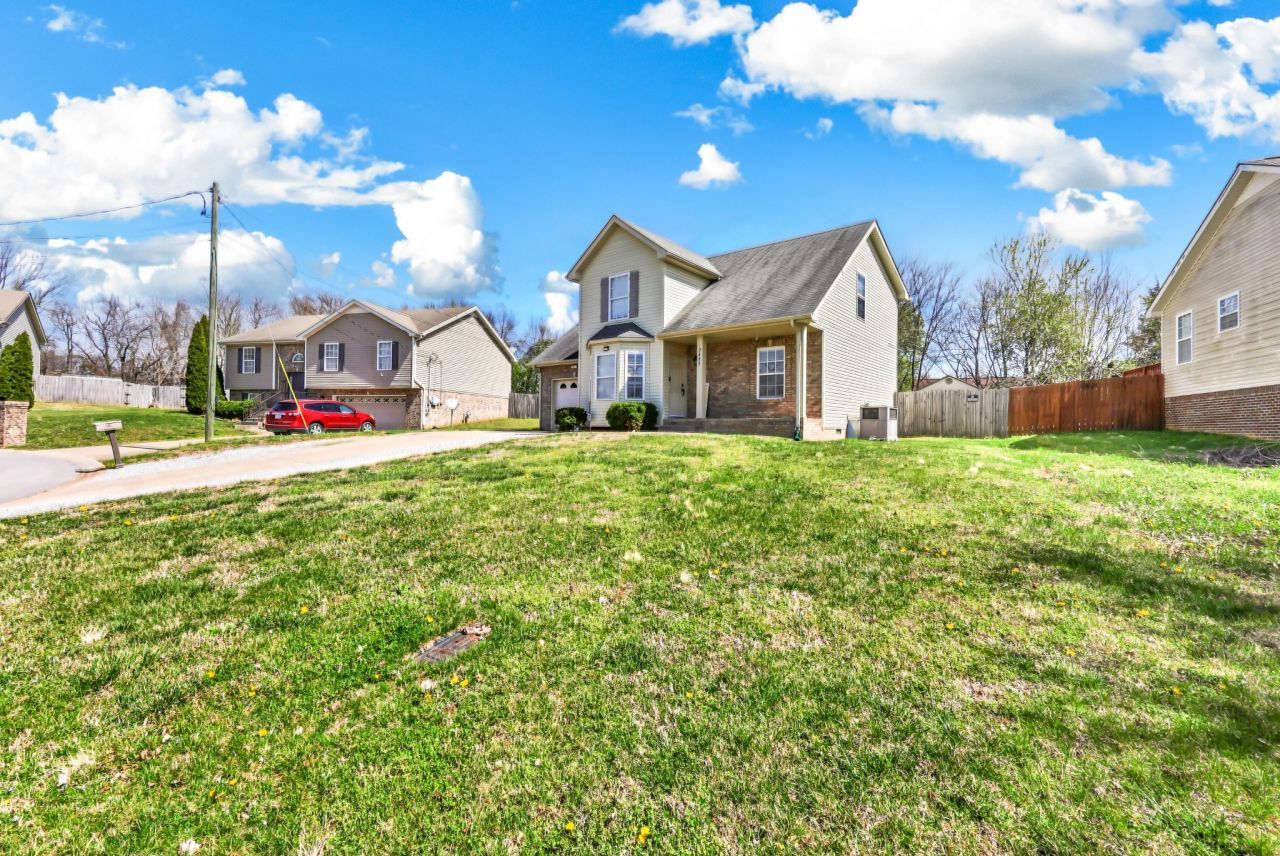 3439 Queensbury Rd, Clarksville, TN 37042 Main Photo