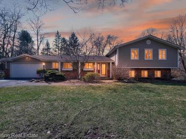 47025 S Chigwidden Drive, Northville, MI 48167