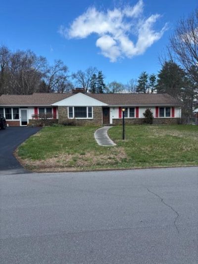 3815 Belle Meade Dr, Roanoke, VA 24018 Main Photo