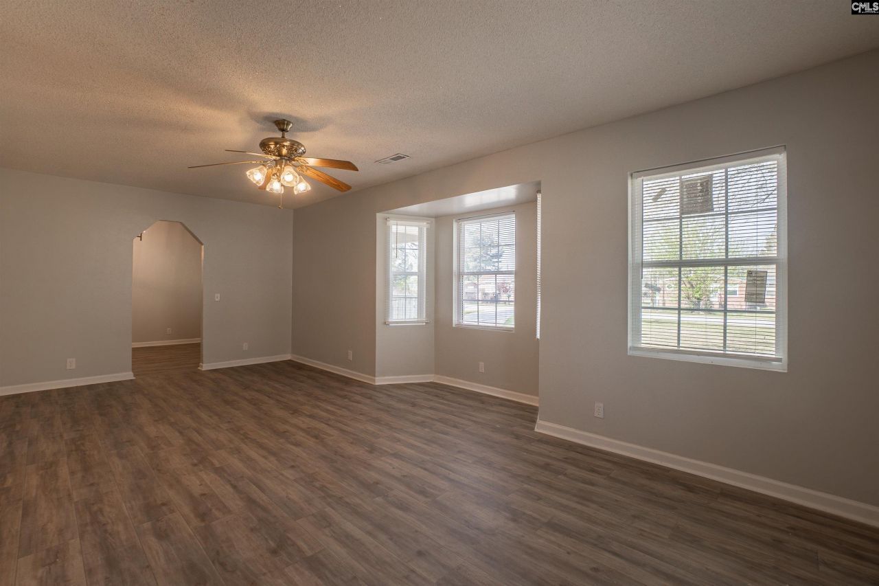 1156 Middle Dr  Photo 4