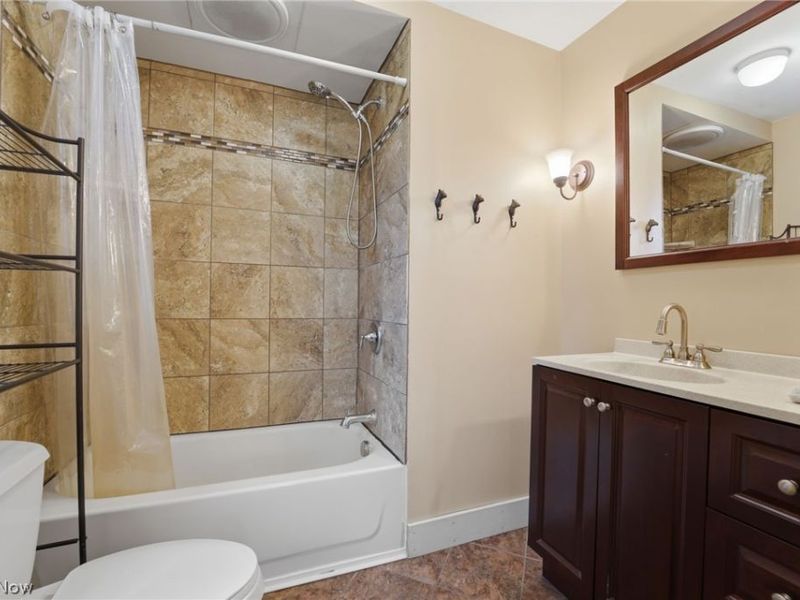 16176 Ravenna Road, Burton, OH 44021 Photo 16