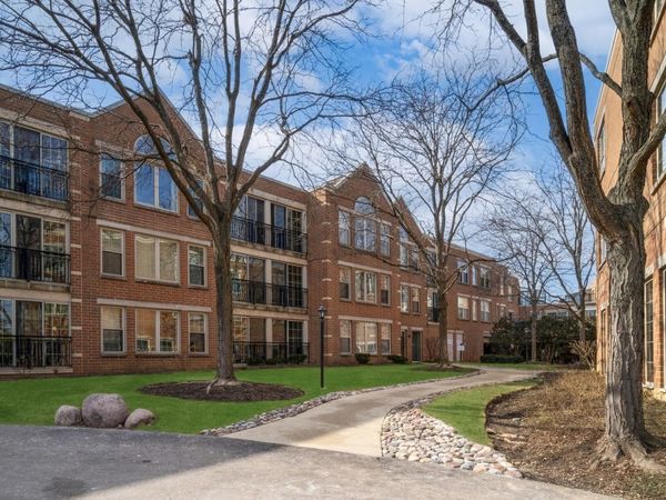 1625 Glenview Road, Unit 207, Glenview, IL 60025