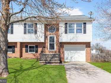 28 TOWN CIRCLE, ABBOTTSTOWN, PA 17301