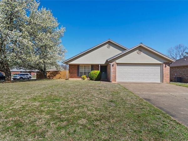 1706 Lawrence Avenue , Springdale, AR 72762